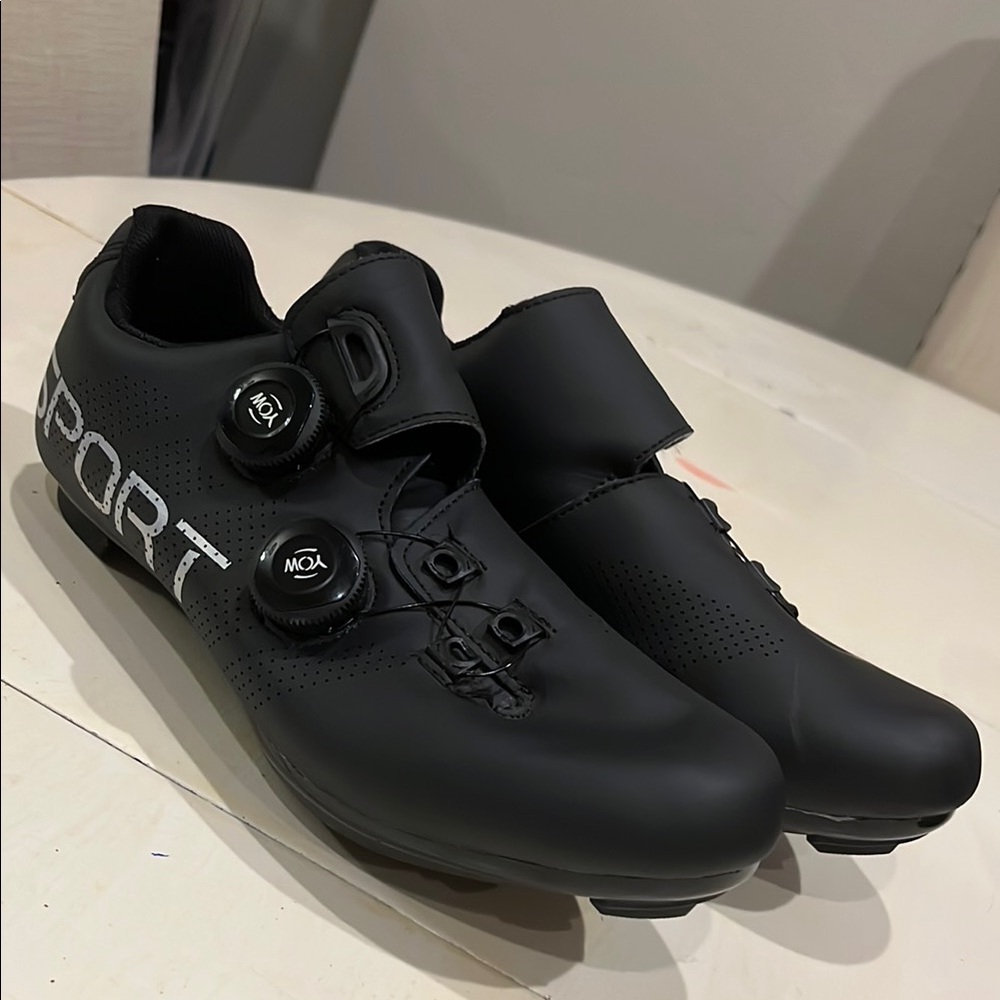 YOW Sport Cycling Shoes size 9 women’s (40 EU)